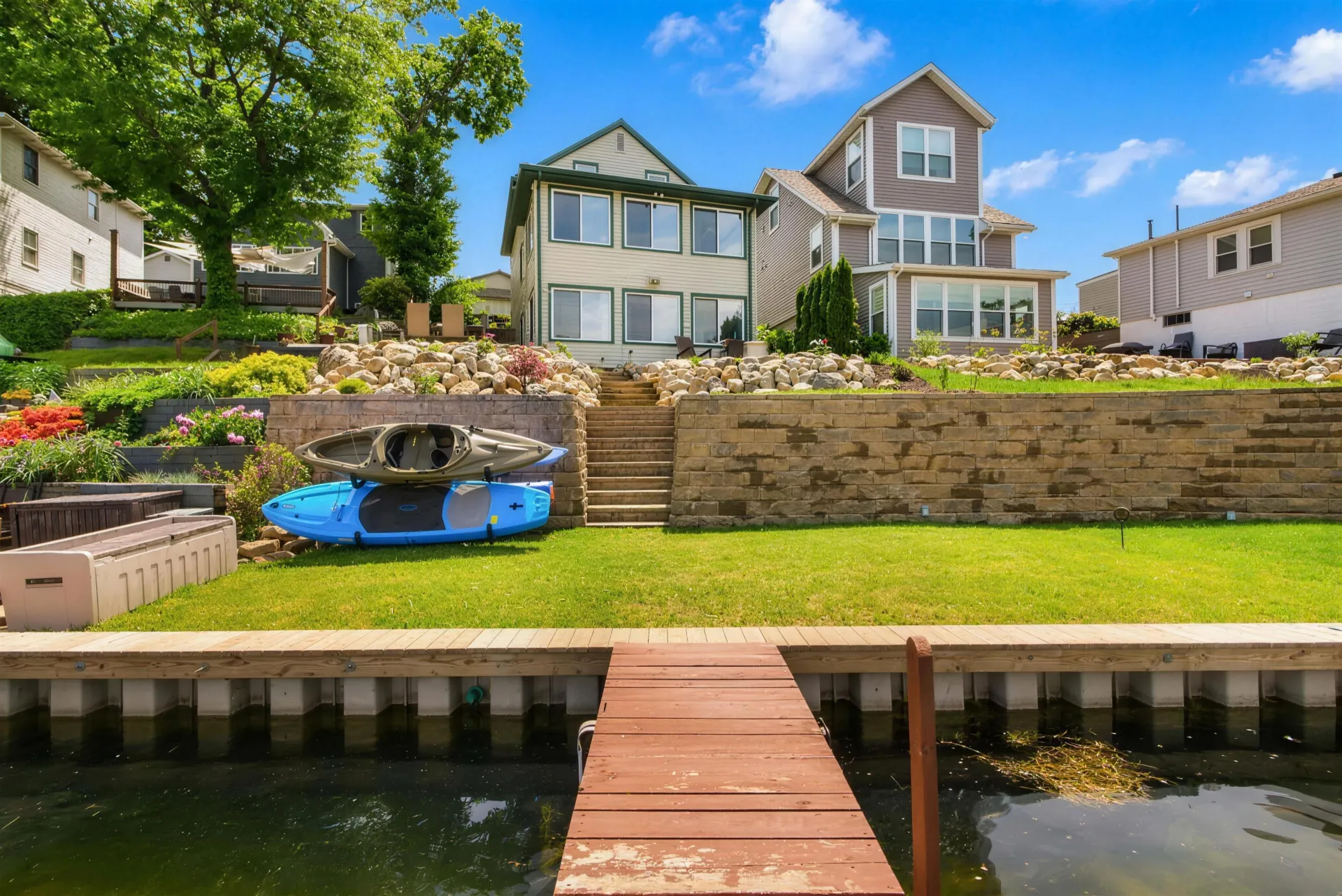 A HomeHop lake house with a lawn, kayaks and a private dock